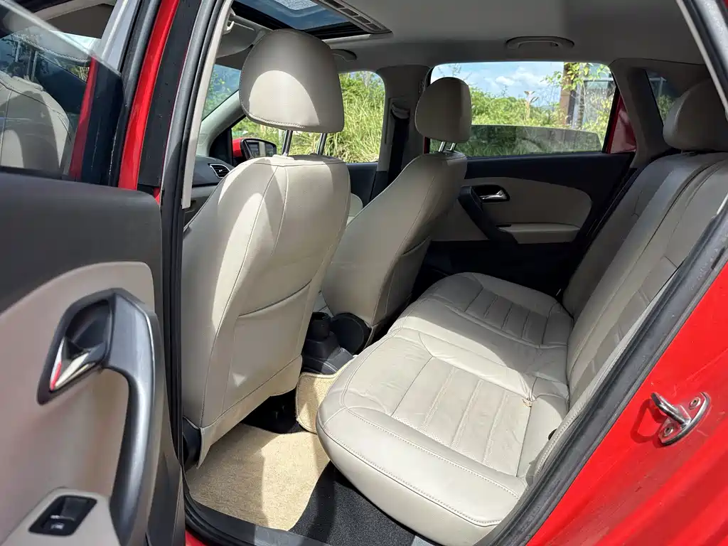 Polo 1.4 L Auto Premium Cool