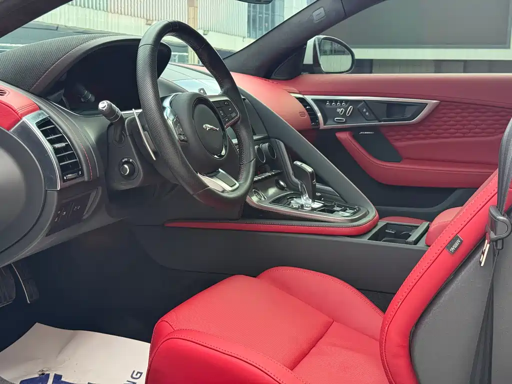 Jaguar F-TYPE P300 RWD First Edition Hardtop