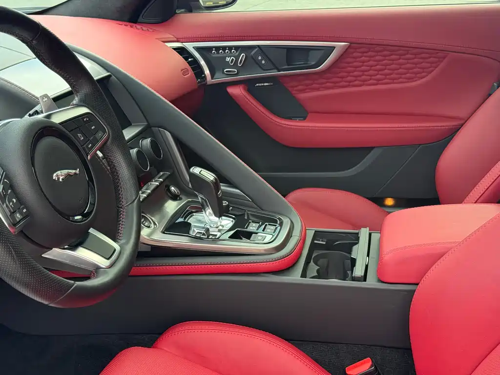 Jaguar F-TYPE P300 RWD First Edition Hardtop