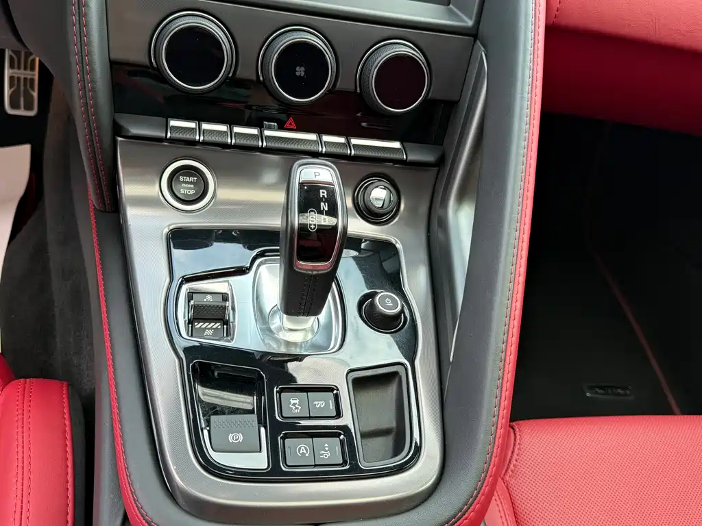 Jaguar F-TYPE P300 RWD First Edition Hardtop