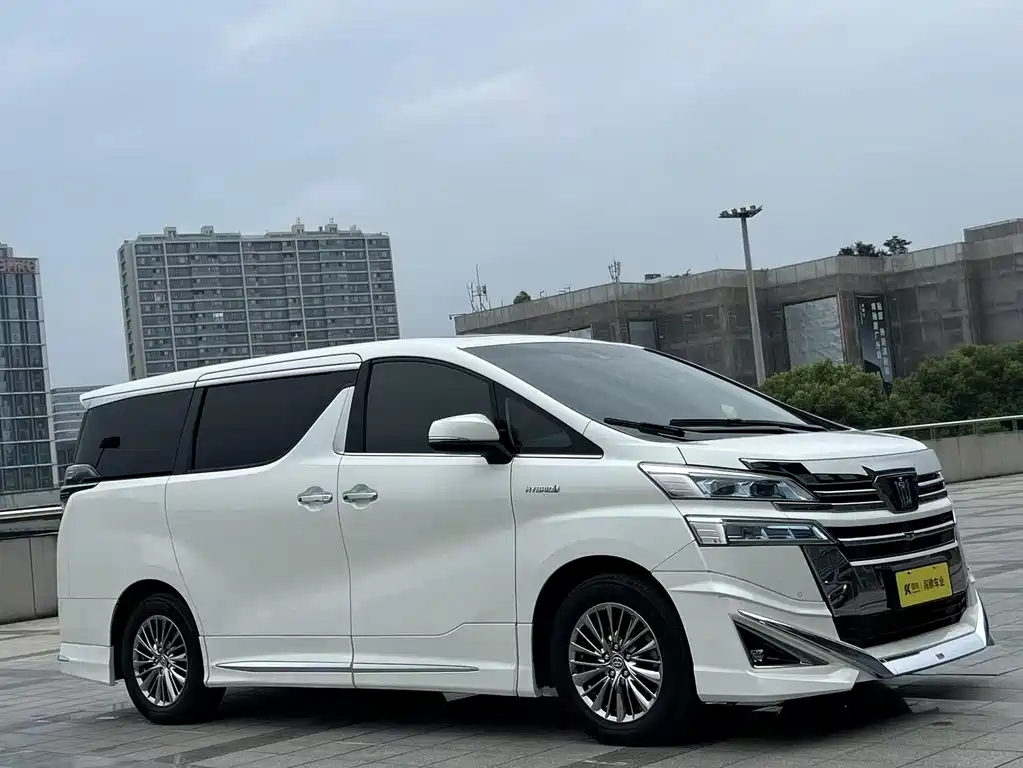 Vellfire Dual Engine 2.5 L HV Luxury