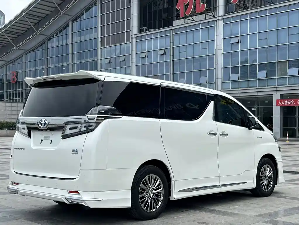 Vellfire Dual Engine 2.5 L HV Luxury