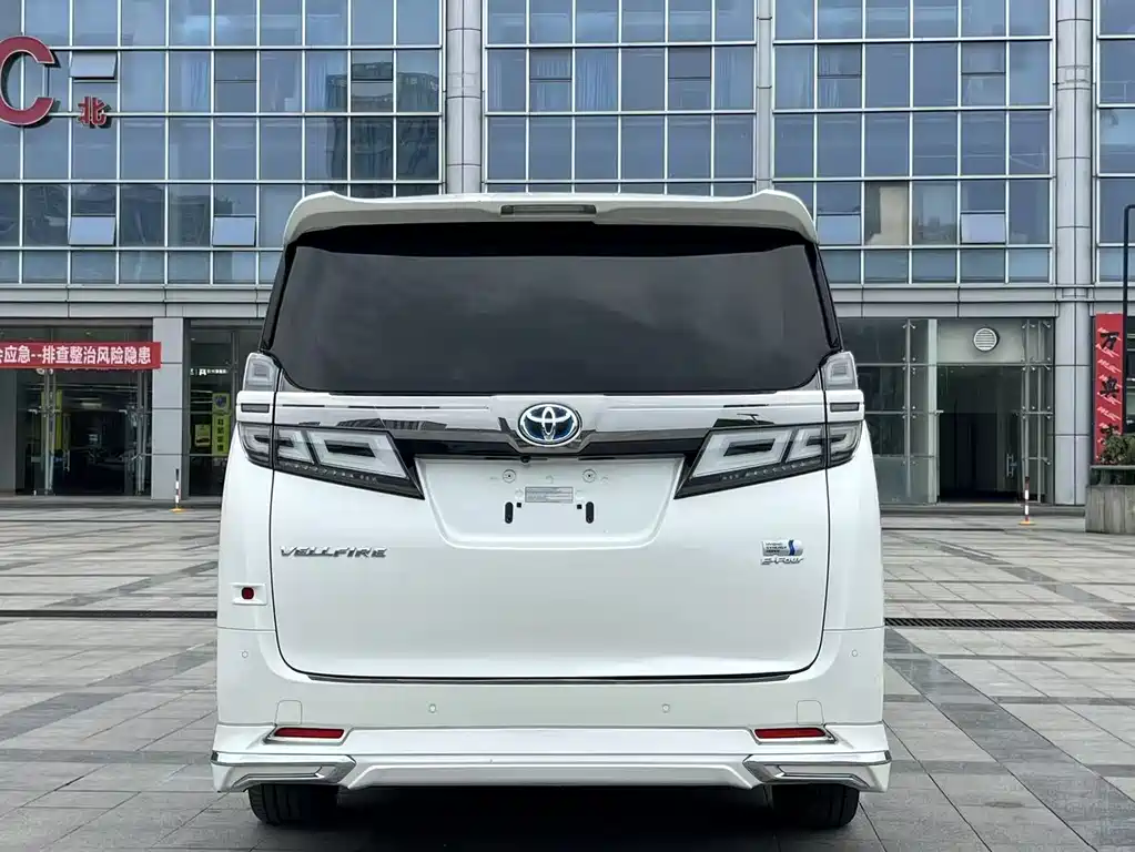 Vellfire Dual Engine 2.5 L HV Luxury
