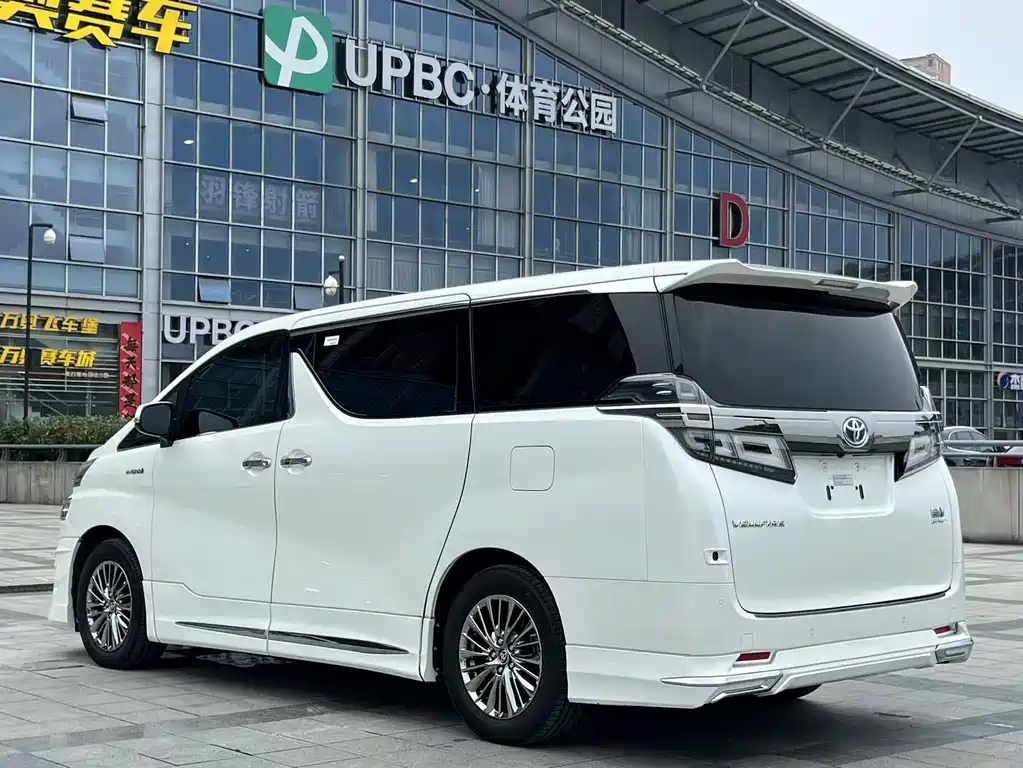 Vellfire Dual Engine 2.5 L HV Luxury