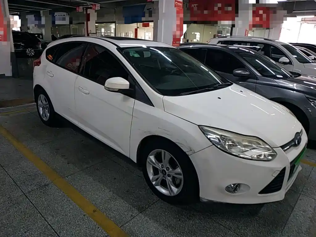 Focus Hatchback 1.6 L Auto Style