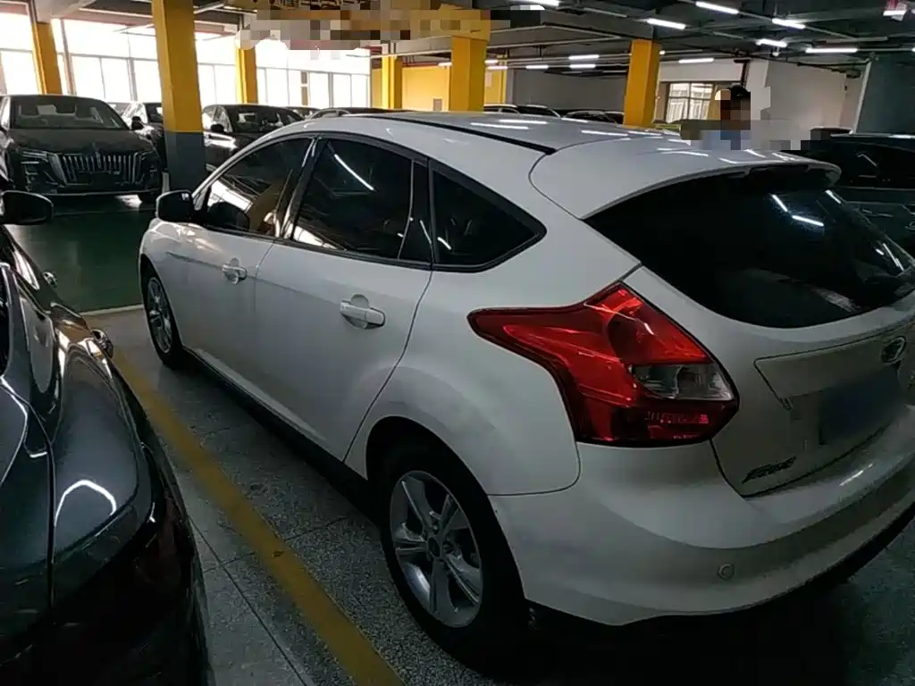 Focus Hatchback 1.6 L Auto Style