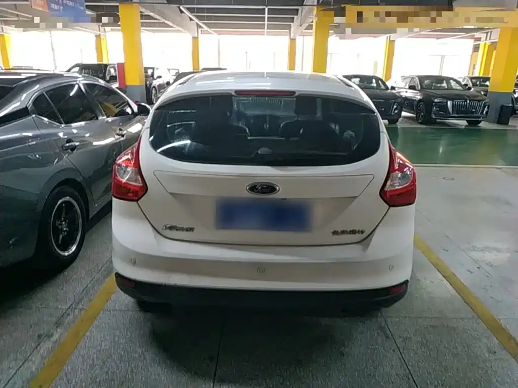 Focus Hatchback 1.6 L Auto Style