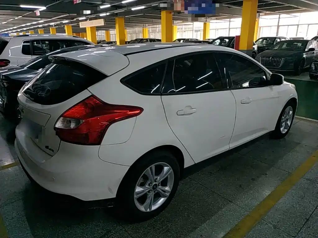 Focus Hatchback 1.6 L Auto Style