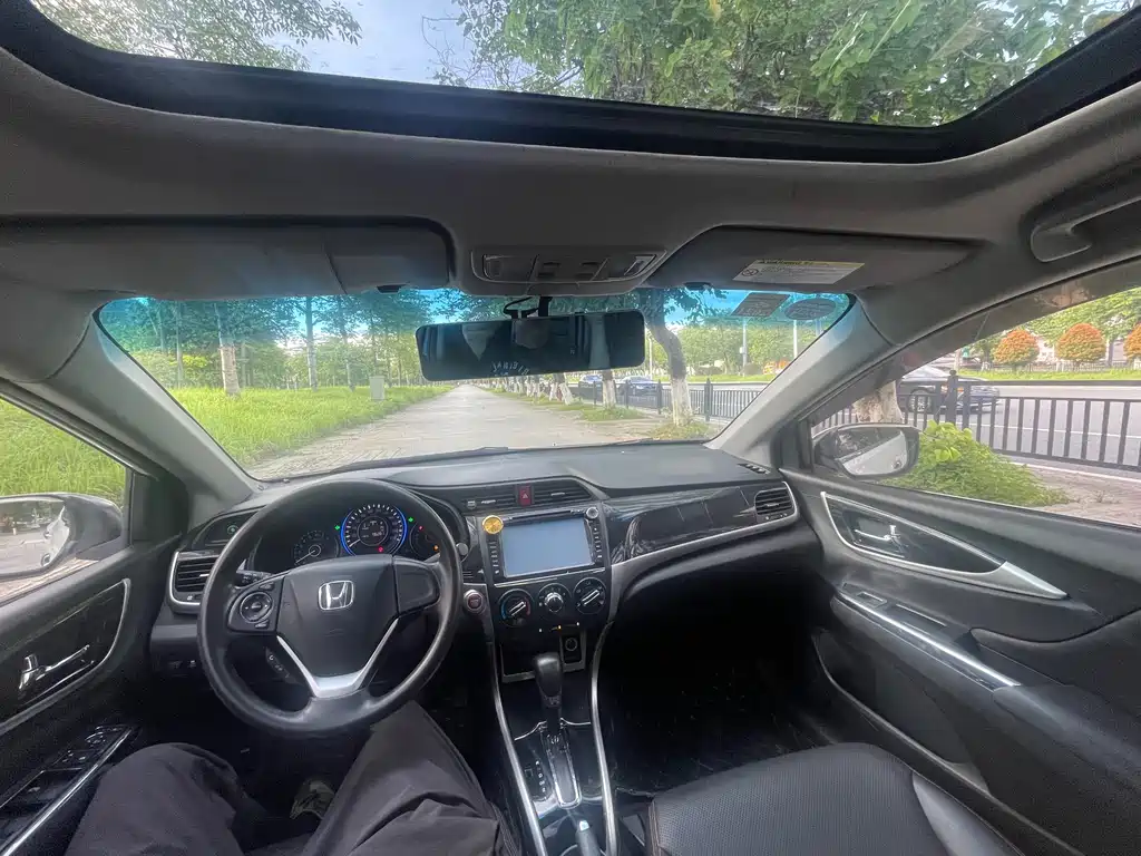 Crider 1.8 L Auto Luxury