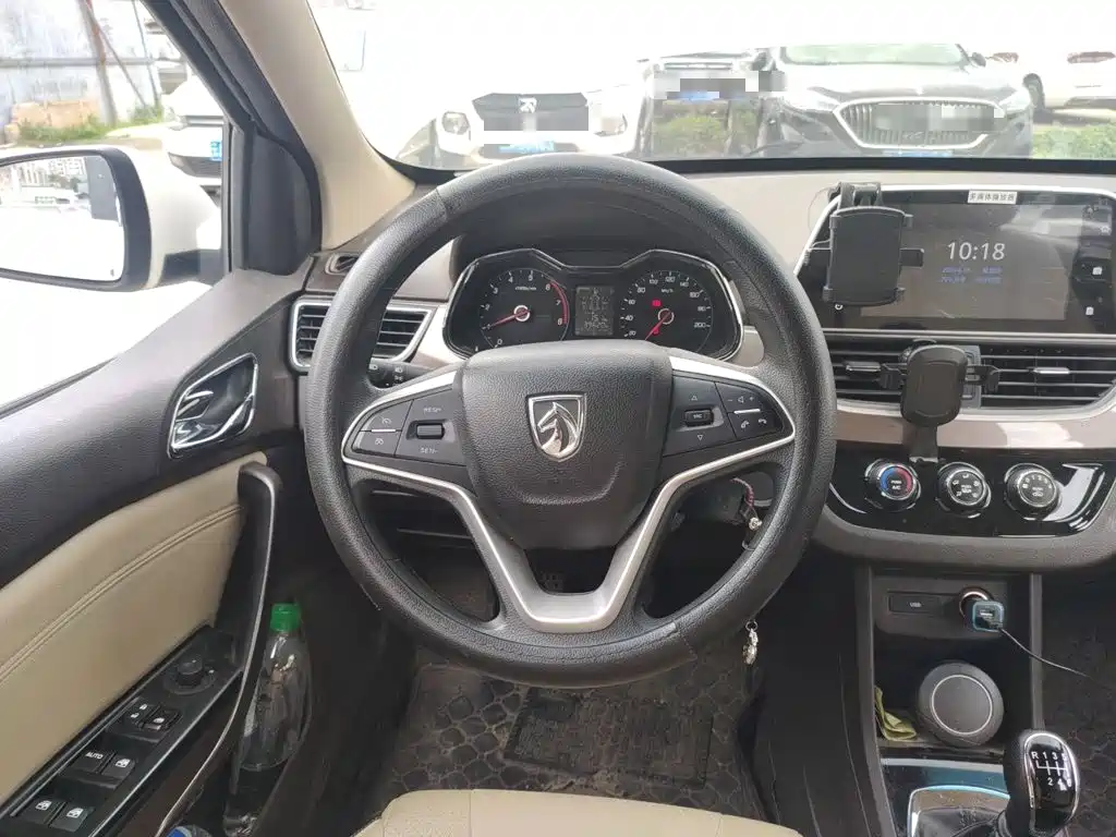 Baojun 310 W 1.5 L Manual Fashion CN-VI