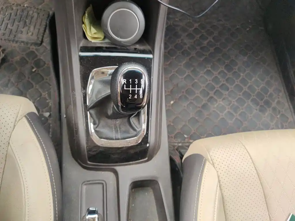 Baojun 310 W 1.5 L Manual Fashion CN-VI