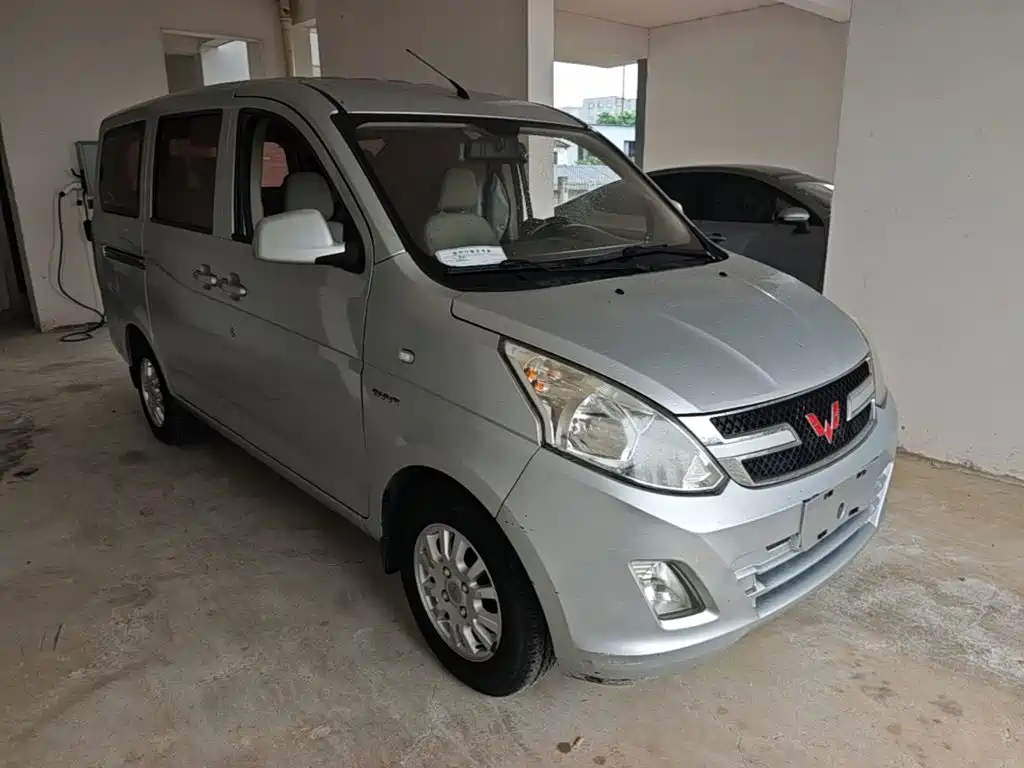 Wuling Rongguang V 1.5 L Standard