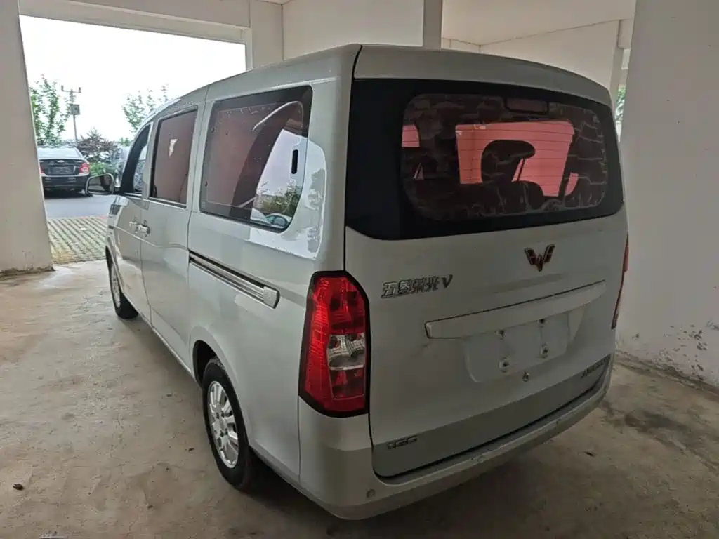 Wuling Rongguang V 1.5 L Standard