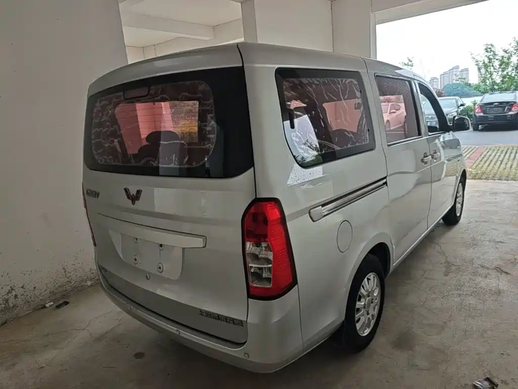Wuling Rongguang V 1.5 L Standard