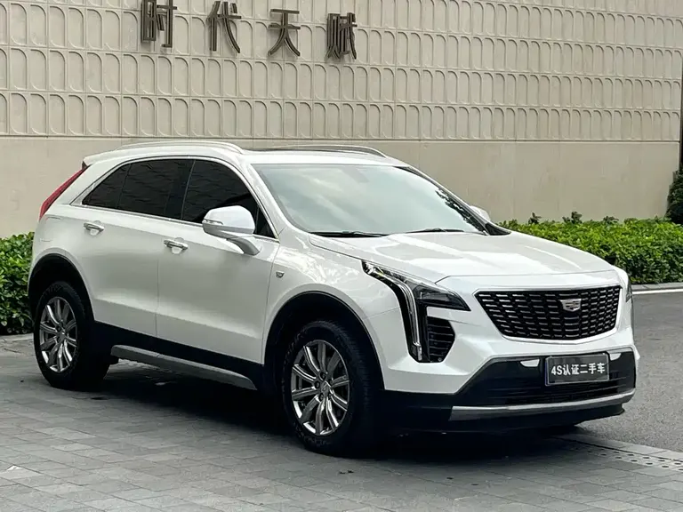 Cadillac XT4 28 T 2 WD Leading