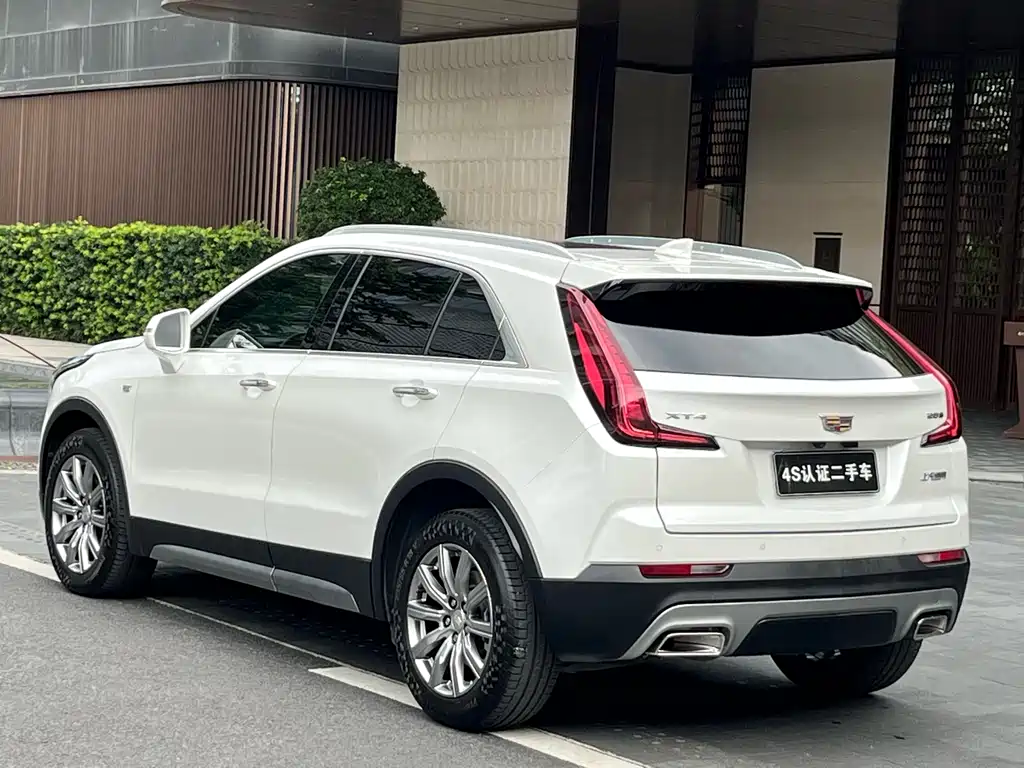 Cadillac XT4 28 T 2 WD Leading