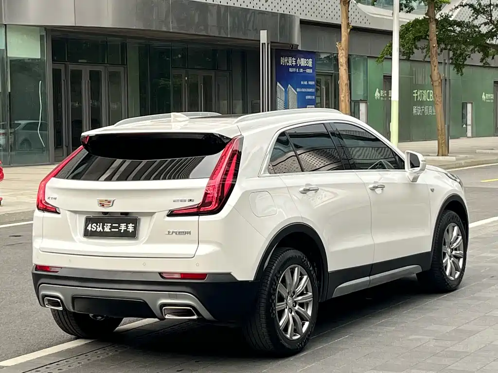 Cadillac XT4 28 T 2 WD Leading