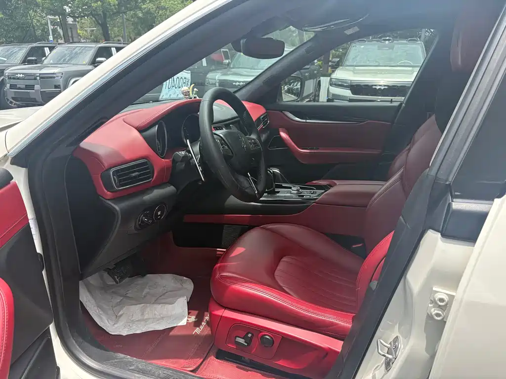 Levante 3.0 T Standard