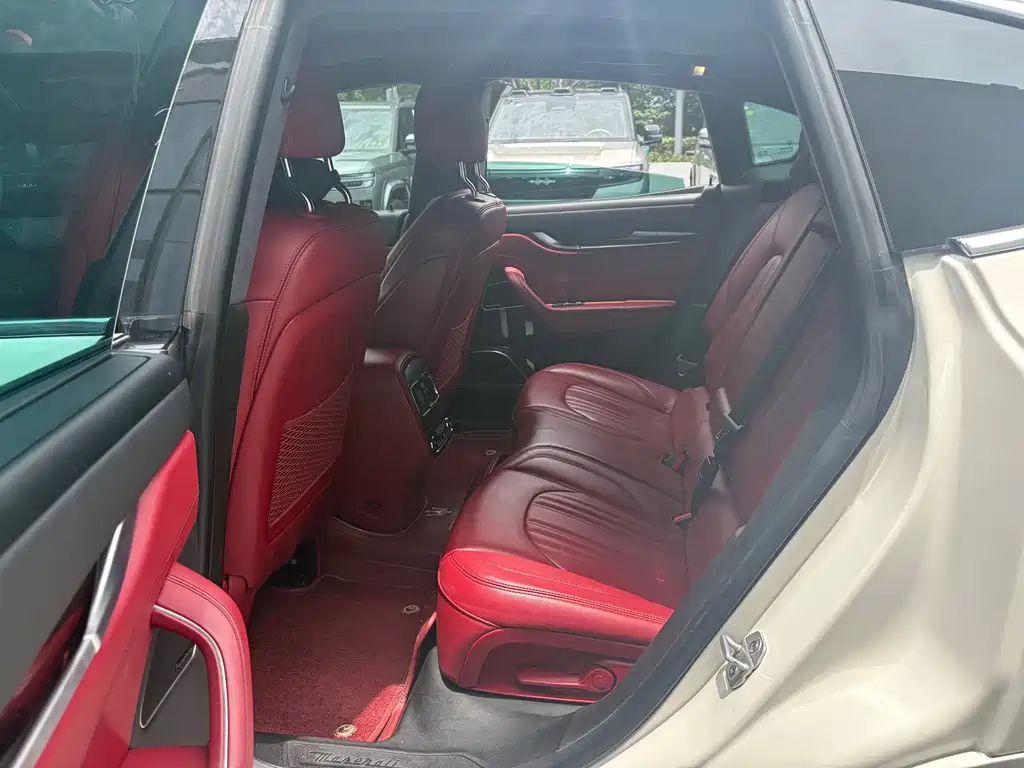 Levante 3.0 T Standard