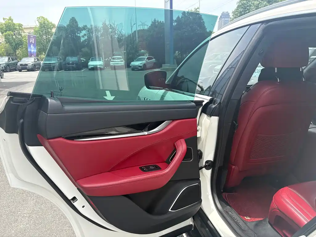 Levante 3.0 T Standard