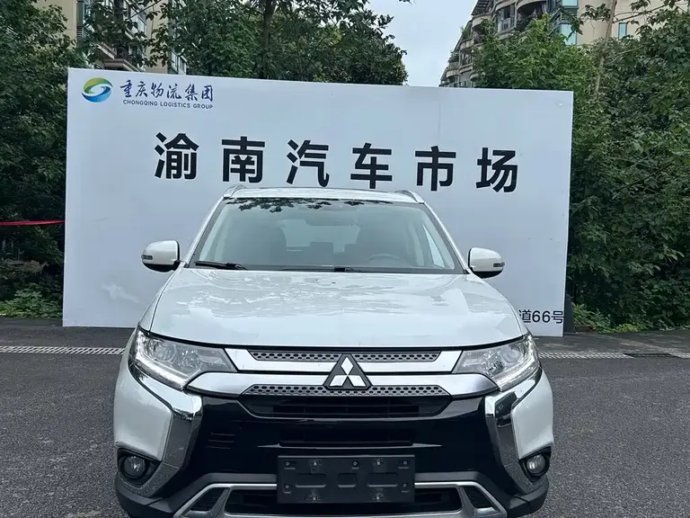 Mitsubishi Outlander 2.0 L 2 WD Smooth Enjoyment 5-seat