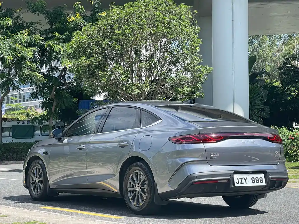 Qin L DM-i Smart Drive 80 KM Leading