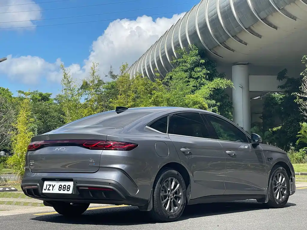 Qin L DM-i Smart Drive 80 KM Leading