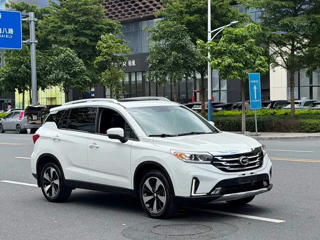 GAC Trumpchi GS4 传祺GS4 2018款 235 T 手动两驱豪华版