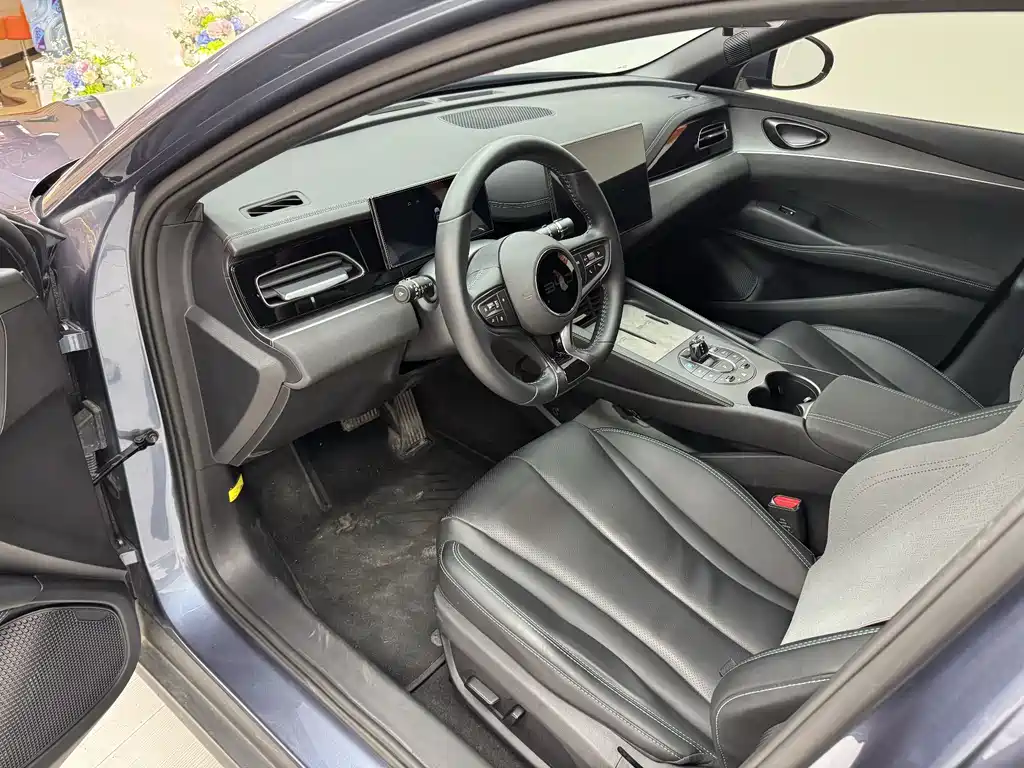 Seal 06 DM-i 80 KM Distinguished