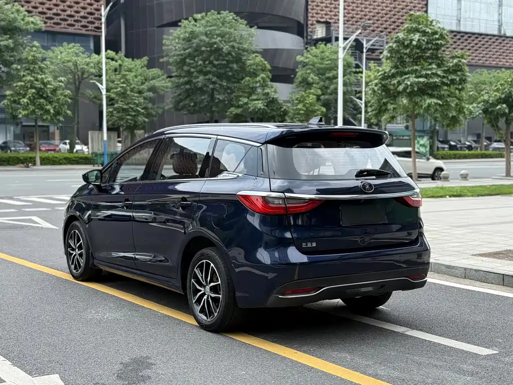 Song MAX 1.5 T Manual Connected Luxury 7-seat