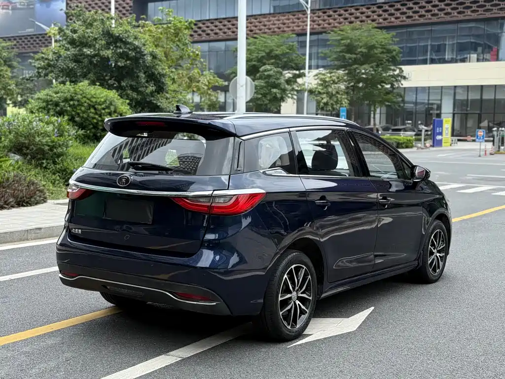 Song MAX 1.5 T Manual Connected Luxury 7-seat