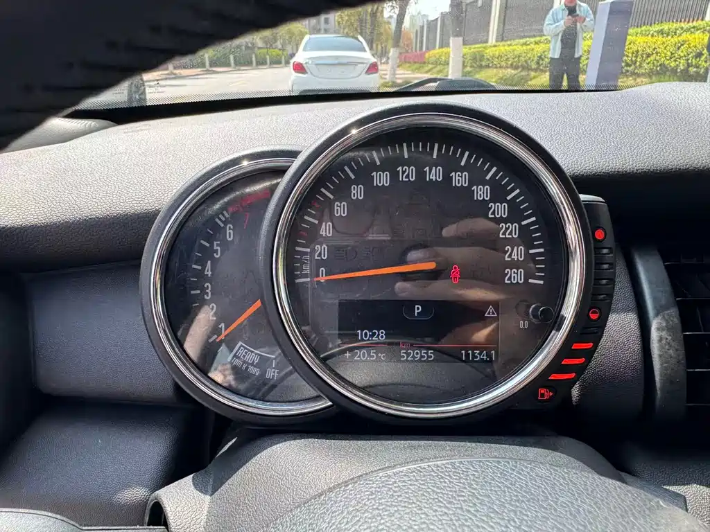MINI 1.2 T ONE+