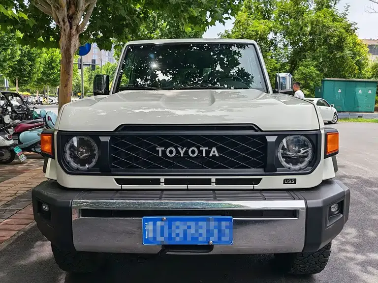 Toyota Land Cruiser (Import) 兰德酷路泽(进口) LC76 2025款 2.8 T 柴油版