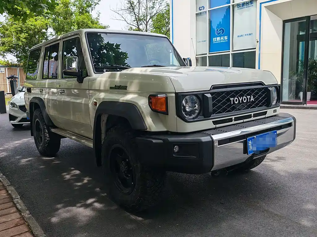 Land Cruiser (Import) 兰德酷路泽(进口) LC76 2025款 2.8 T 柴油版