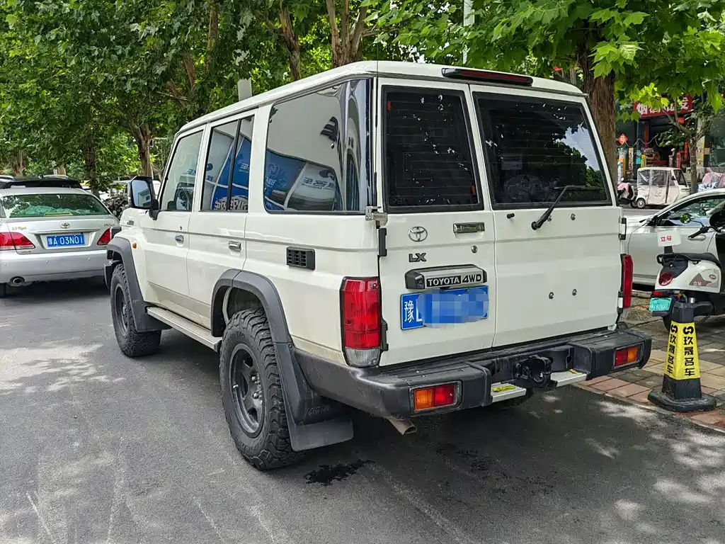 Land Cruiser (Import) 兰德酷路泽(进口) LC76 2025款 2.8 T 柴油版