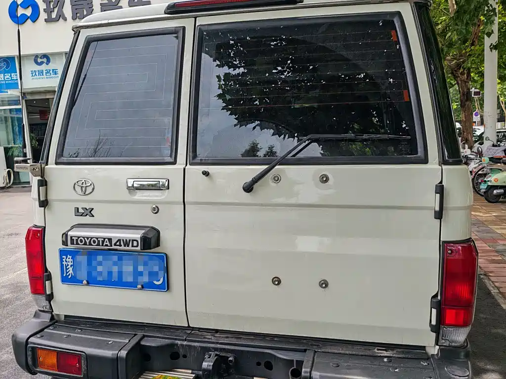 Land Cruiser (Import) 兰德酷路泽(进口) LC76 2025款 2.8 T 柴油版
