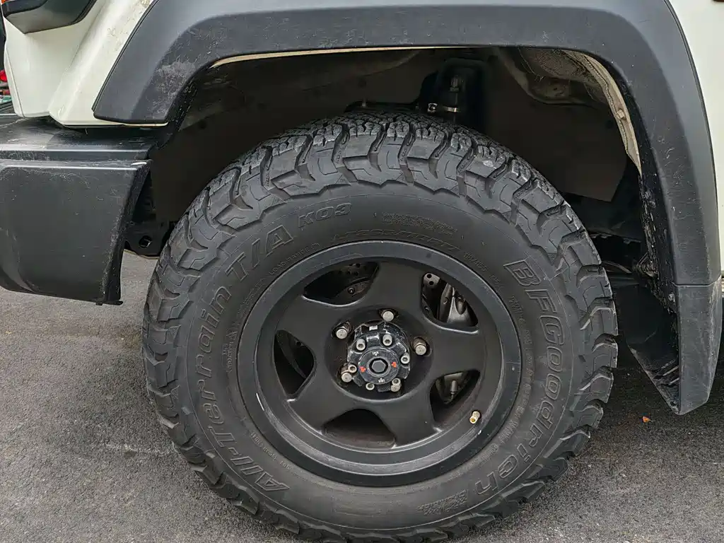 Land Cruiser (Import) 兰德酷路泽(进口) LC76 2025款 2.8 T 柴油版
