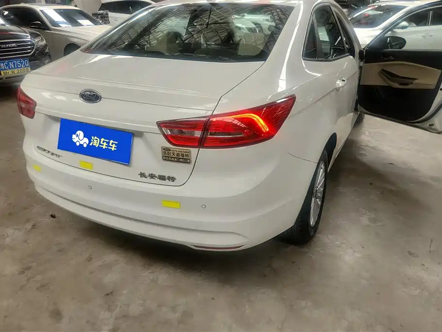 Escort 1.5 L Manual Comfort