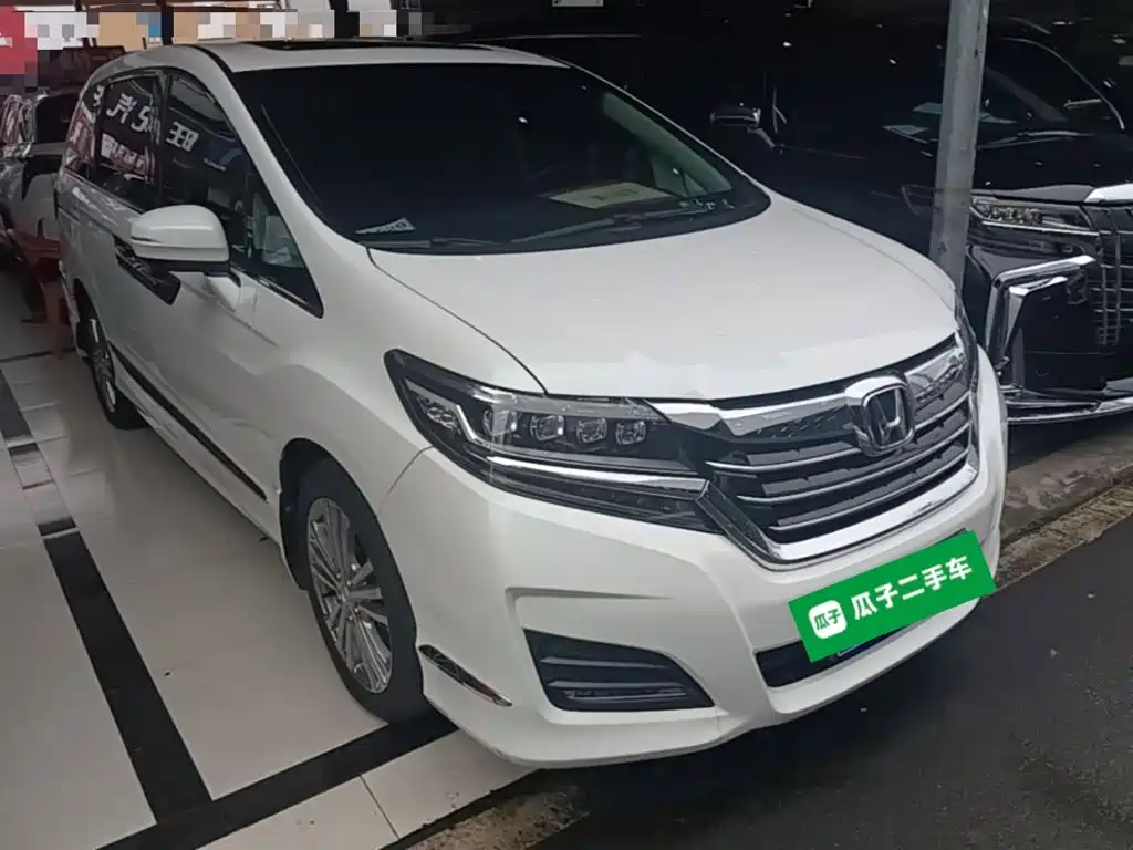 Elysion 2.4 L Luxury