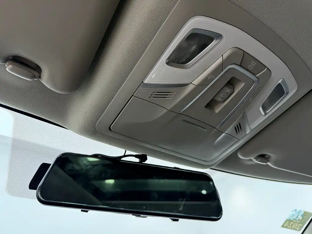 Venucia T60 1.6 L CVT Smart Travel