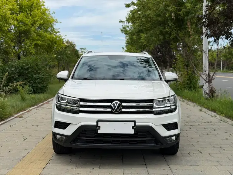 Volkswagen Tharu 280 TSI 2 WD Luxury