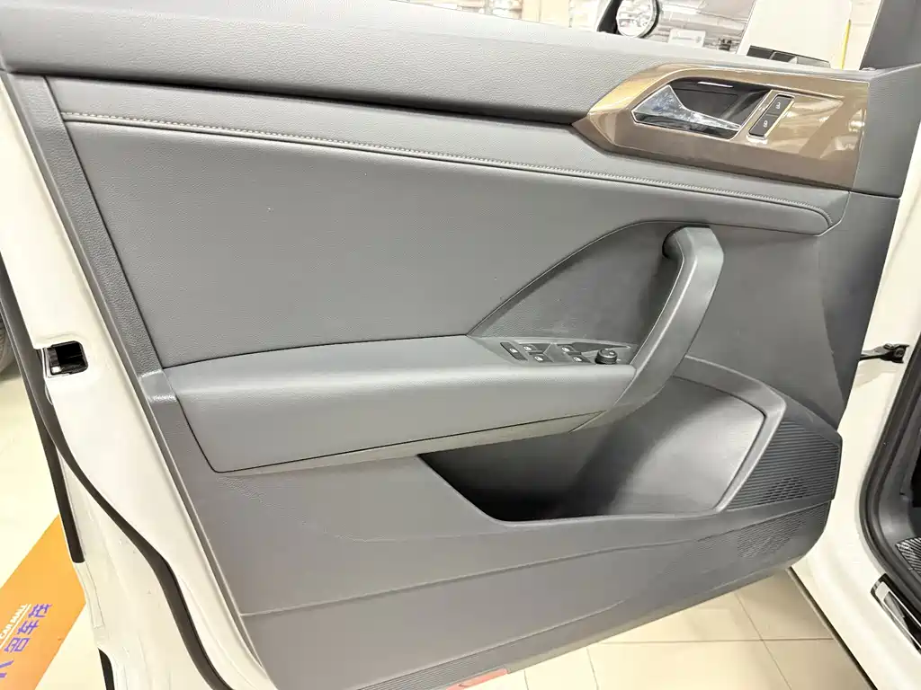 Tharu 280 TSI 2 WD Luxury