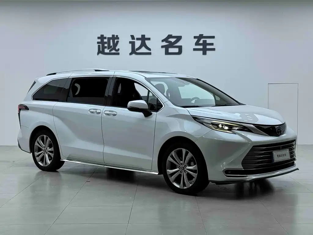 Sienna 2.5 L Hybrid Distinguished