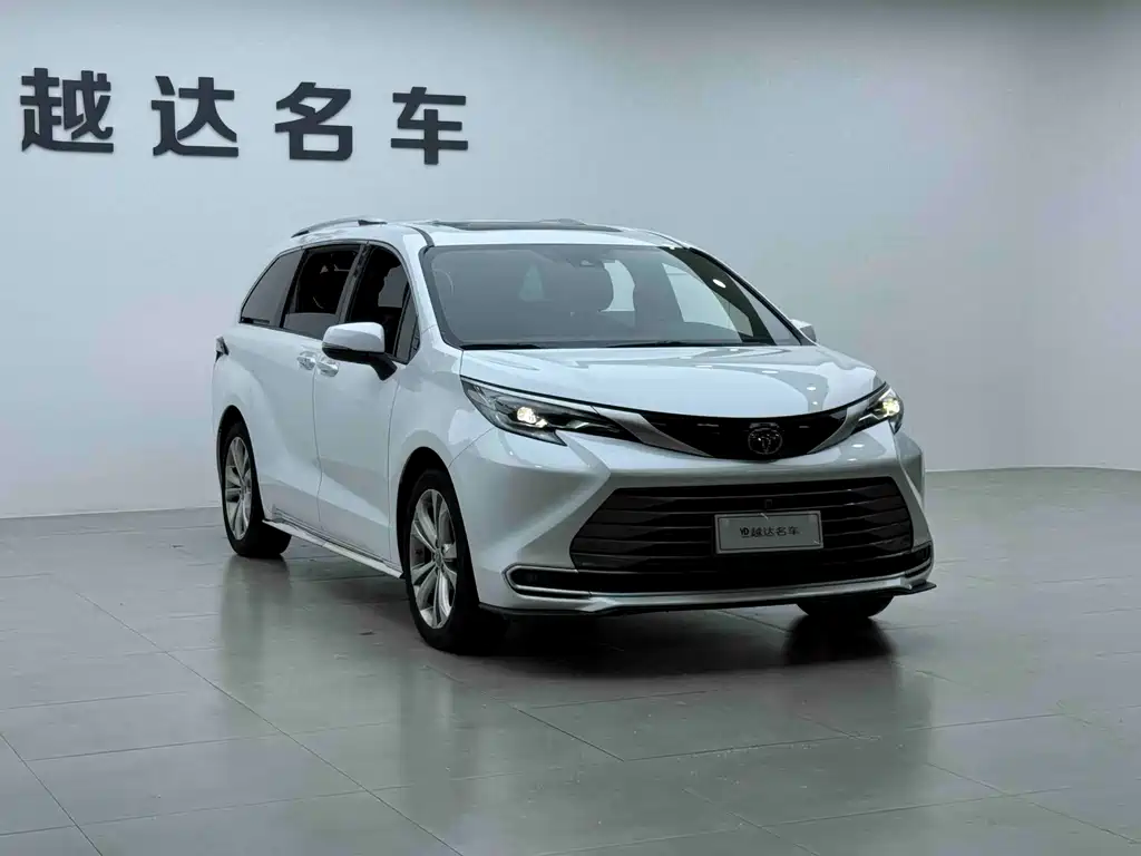 Sienna 2.5 L Hybrid Distinguished