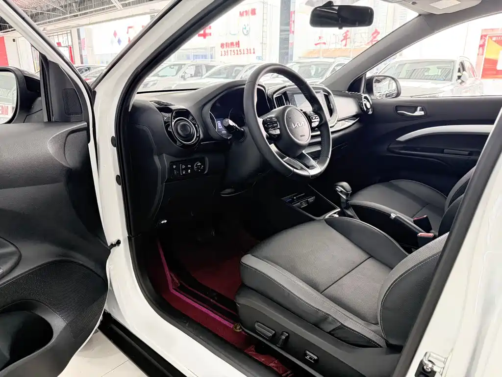 Stonic 1.4 L CVT Fun Enjoyment Sunroof