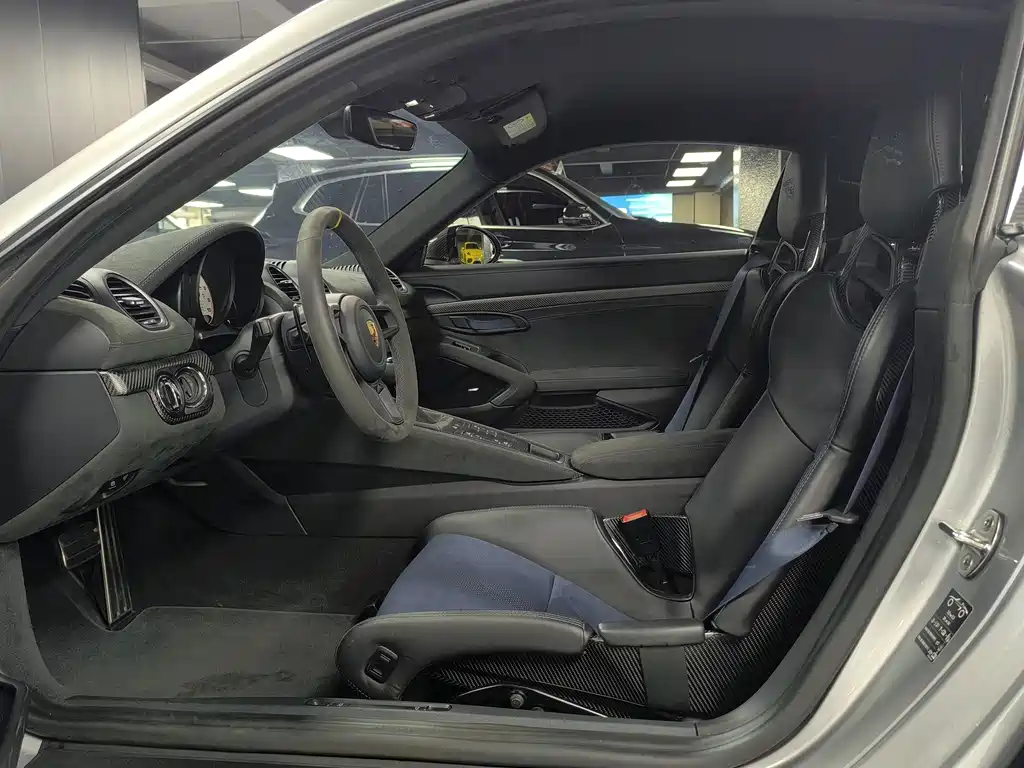 Porsche 718 Cayman GT4 RS 4.0 L