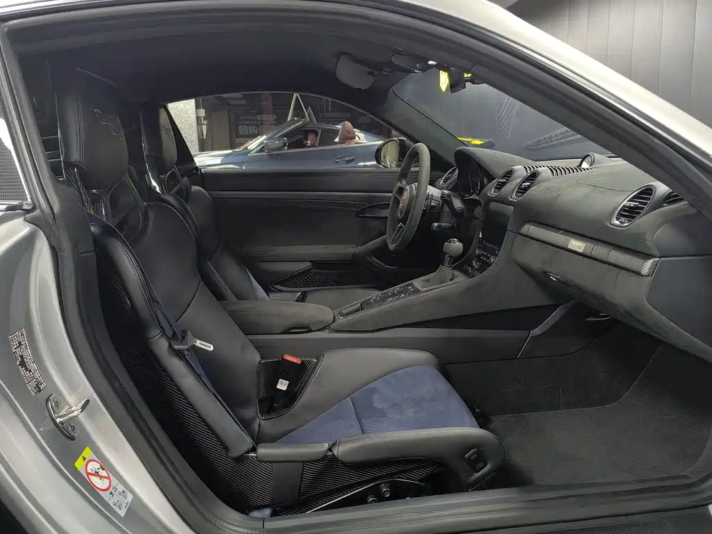 Porsche 718 Cayman GT4 RS 4.0 L