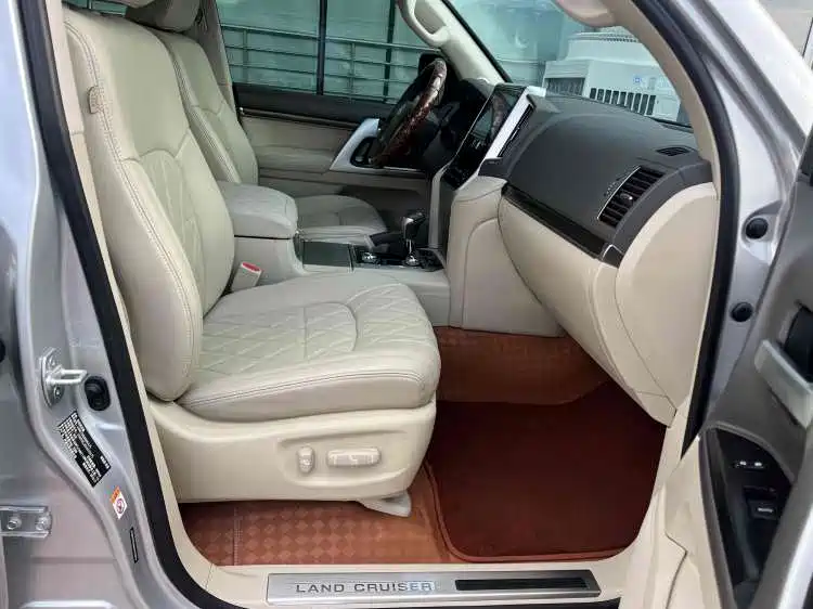 Land Cruiser (Import) 5.7 L Middle East