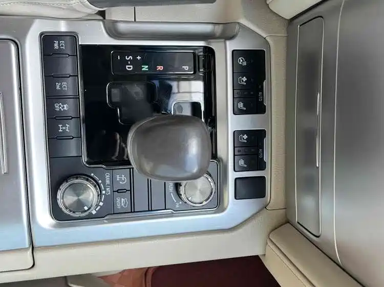 Land Cruiser (Import) 5.7 L Middle East