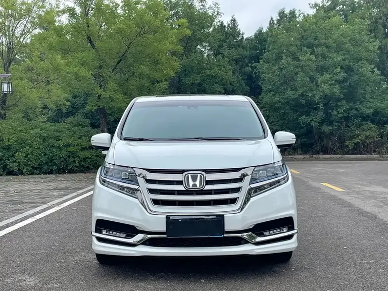 Honda Elysion 2.0 L Hybrid Luxury